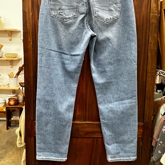 American Eagle Outfitters Light Blue Women's Mom Straight Jeans Size 4 short - Picture 2 of 3